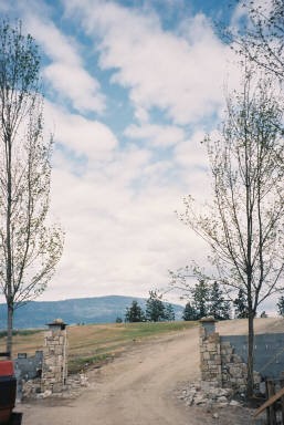 may11 entry gate.jpg (31425 bytes)