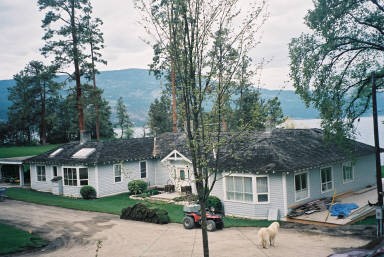 may11 main house from drive.jpg (41012 bytes)